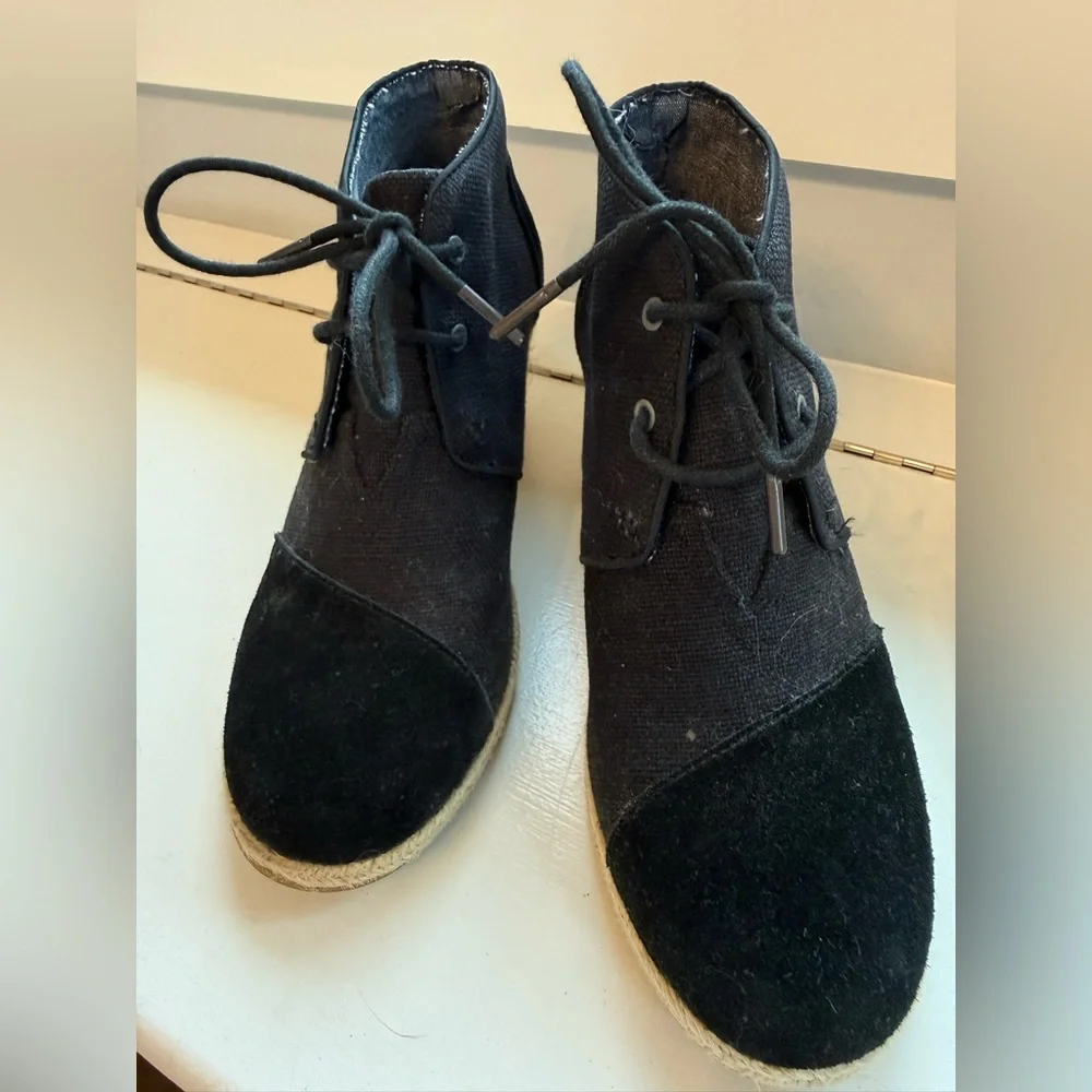 Toms chic black